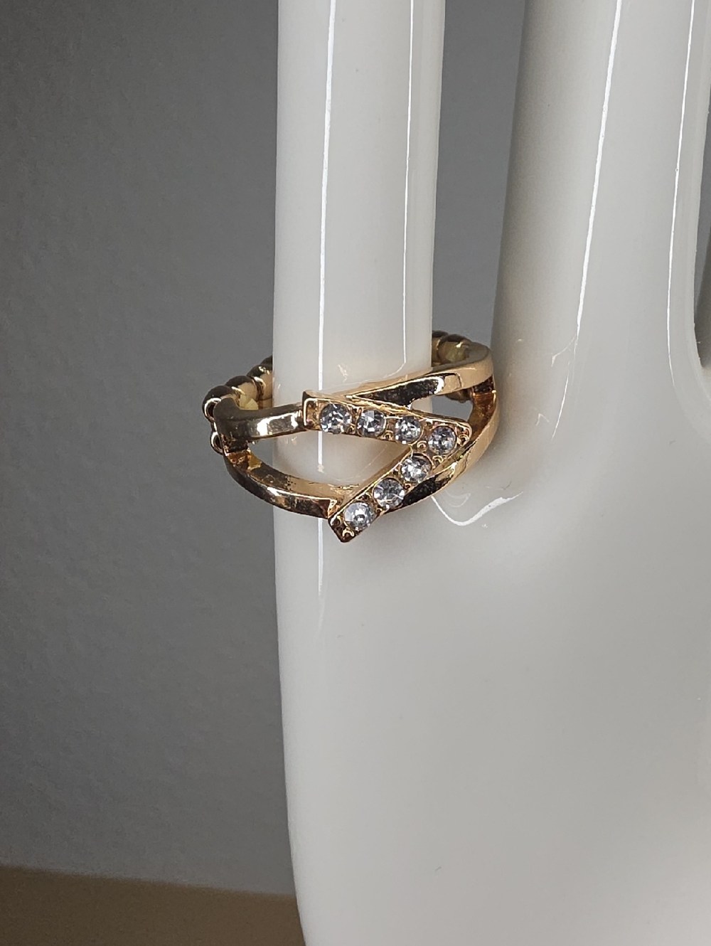 Vintage Gold Chevron Sparkling Accent Adjustable Stretch Ring